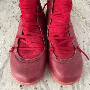 Women’s Rain sneakers.